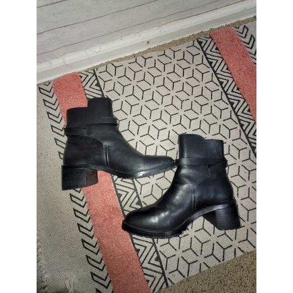 ANN TAYLOR LEATHER BLACK ANKLE BOOTIES, SZ 7 - Picture 9 of 15
